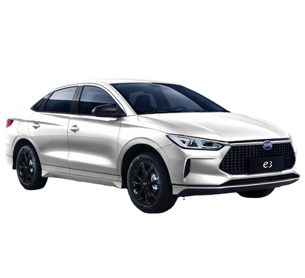 BYD e3 コンパクト純電動セダンは410キロの走行距離を持っています