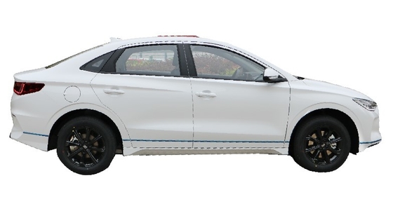 BYD e3 コンパクト純電動セダンは410キロの走行距離を持っています