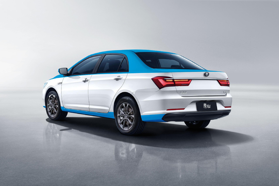 BYDのベストセラー 純電動ファミリーセダンは 超長距離 450kmの実用的な範囲を持っています