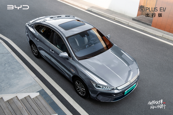 BYDの最も売れている純電動ファミリーセダンQin+EVは 500kmの走行距離を持っています