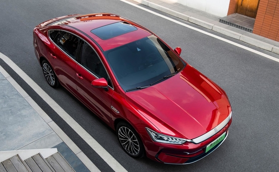 BYDの最も売れている純電動ファミリーセダンQin+EVは 500kmの走行距離を持っています