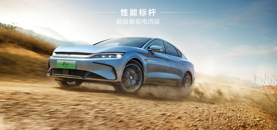 BYDの純電動セダンの旗艦車 ハンEVは 715KMの超長距離を全方向駆動で走行する