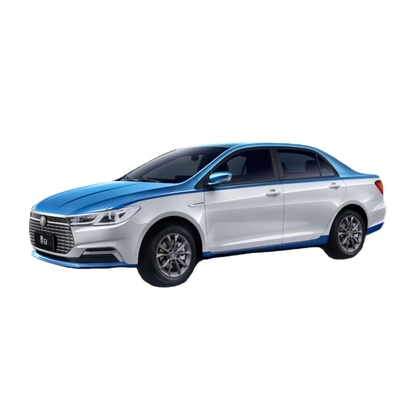 BYDの純電動Qin EVタクシーは 450KMの走行距離があり 双色ボディです