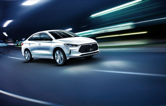 BYD ピュアエレクトリック E3 タクシーは401KMの航続距離でスムーズな輸送を実現